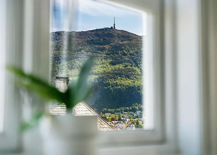 Leilighet Panoramic Flat & Garden, Free Parking 12 Minutes Walking!