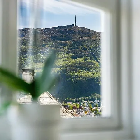 Daire Panoramic Flat & Garden, Free Parking 12 Minutes Walking!