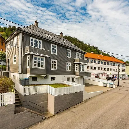 Apartment Panoramic Flat & Garden, Free Parking 12 Minutes Walking! *